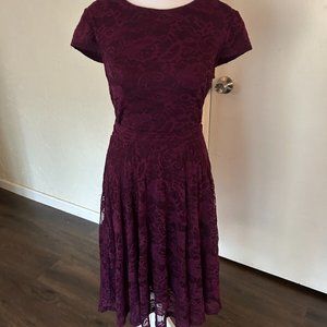 MUADRESS Women Cap-Sleeve Lace Floral Elegant Crew Neck Dress Plum Size Medium